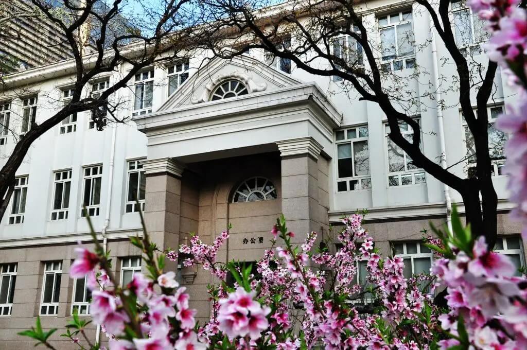 2021屆美術(shù)生可以參加哪些院校?？迹靠际裁?？重慶美術(shù)培訓(xùn)畫室都給你整理好了！