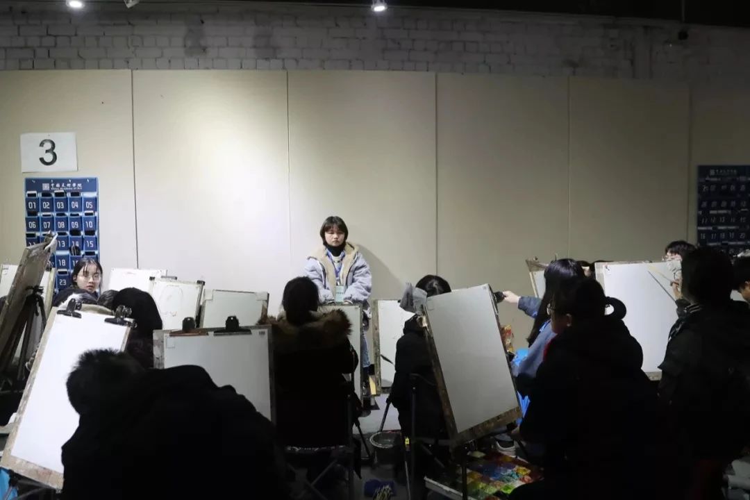 該怎么畫好素描半身像呢？小龍分享小技巧