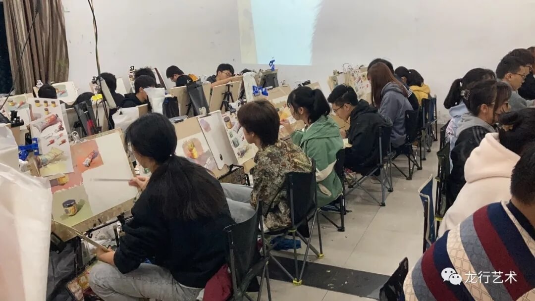 重慶美術(shù)集訓(xùn)畫室為你分析：藝術(shù)生為什么要參加?？?？