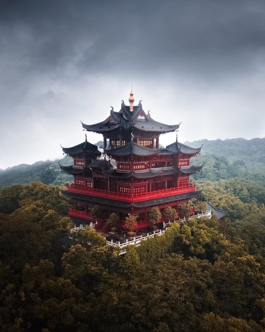 重慶美術(shù)培訓(xùn)：90后英國(guó)小伙拍出了水墨畫(huà)的中國(guó)，意外刷屏網(wǎng)絡(luò)！
