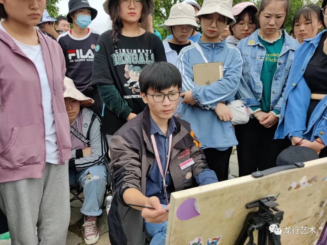 觀畫展 ‖ 美術(shù)生寫生真的累，負(fù)重幾十斤日行上萬步記錄了這些美景......