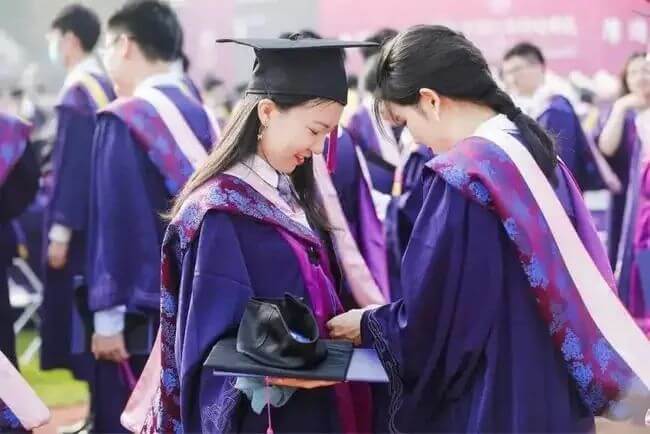 九大美院的學(xué)士服，哪個(gè)美院是你的菜？