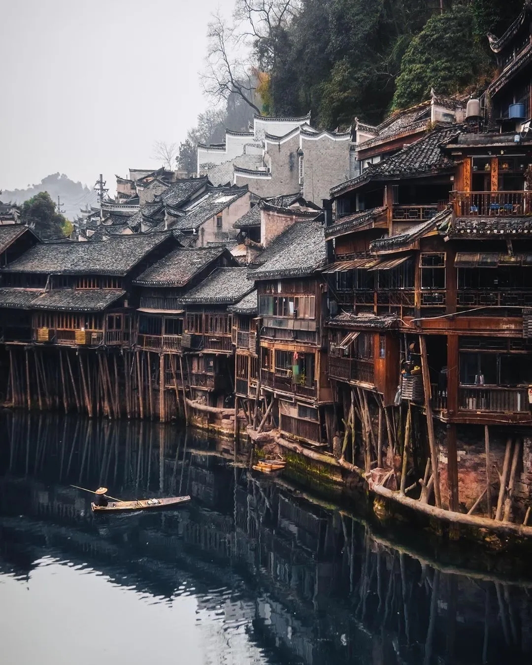 重慶美術(shù)培訓(xùn)：90后英國(guó)小伙拍出了水墨畫(huà)的中國(guó)，意外刷屏網(wǎng)絡(luò)！