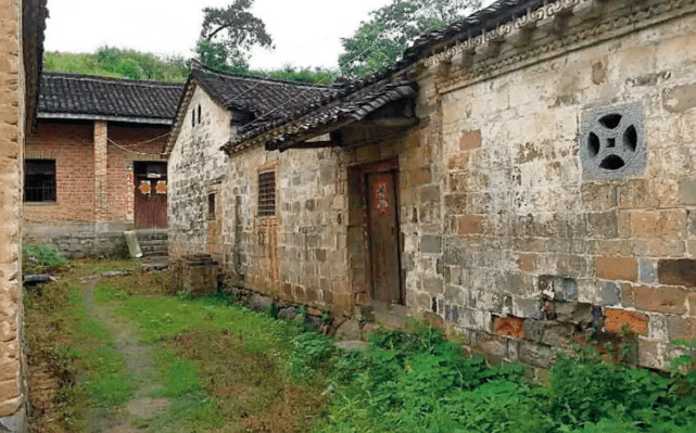 重慶美術(shù)培訓(xùn)畫室：【風(fēng)景速寫】如何根據(jù)實(shí)際場(chǎng)景來決定繪畫風(fēng)格？